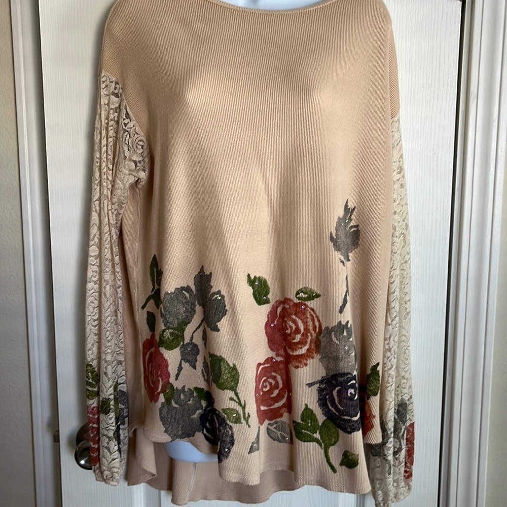 T-Party lace sleeved, embellished top. XL. Roses snd Leaves.   Never worn.